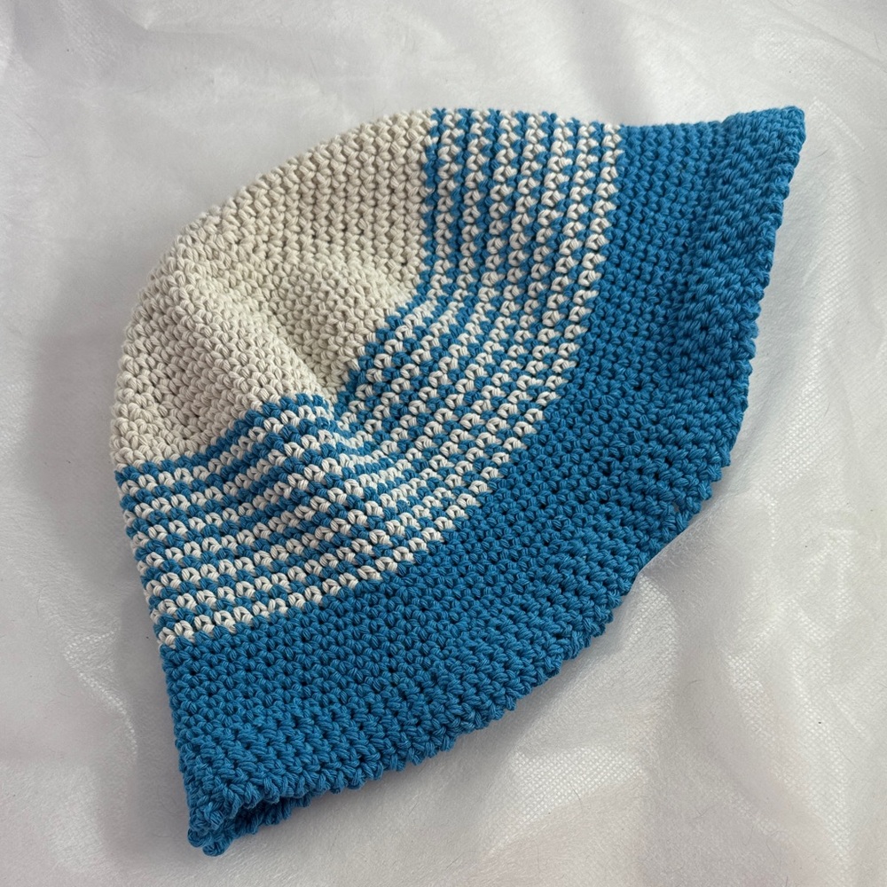 Hand knit bucket hat NWOT
